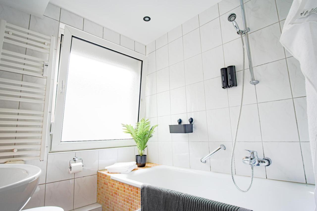 Homefy Bright And Cozy Holiday Apartment - Washer & Dryer - Free Parking Essen Eksteriør billede