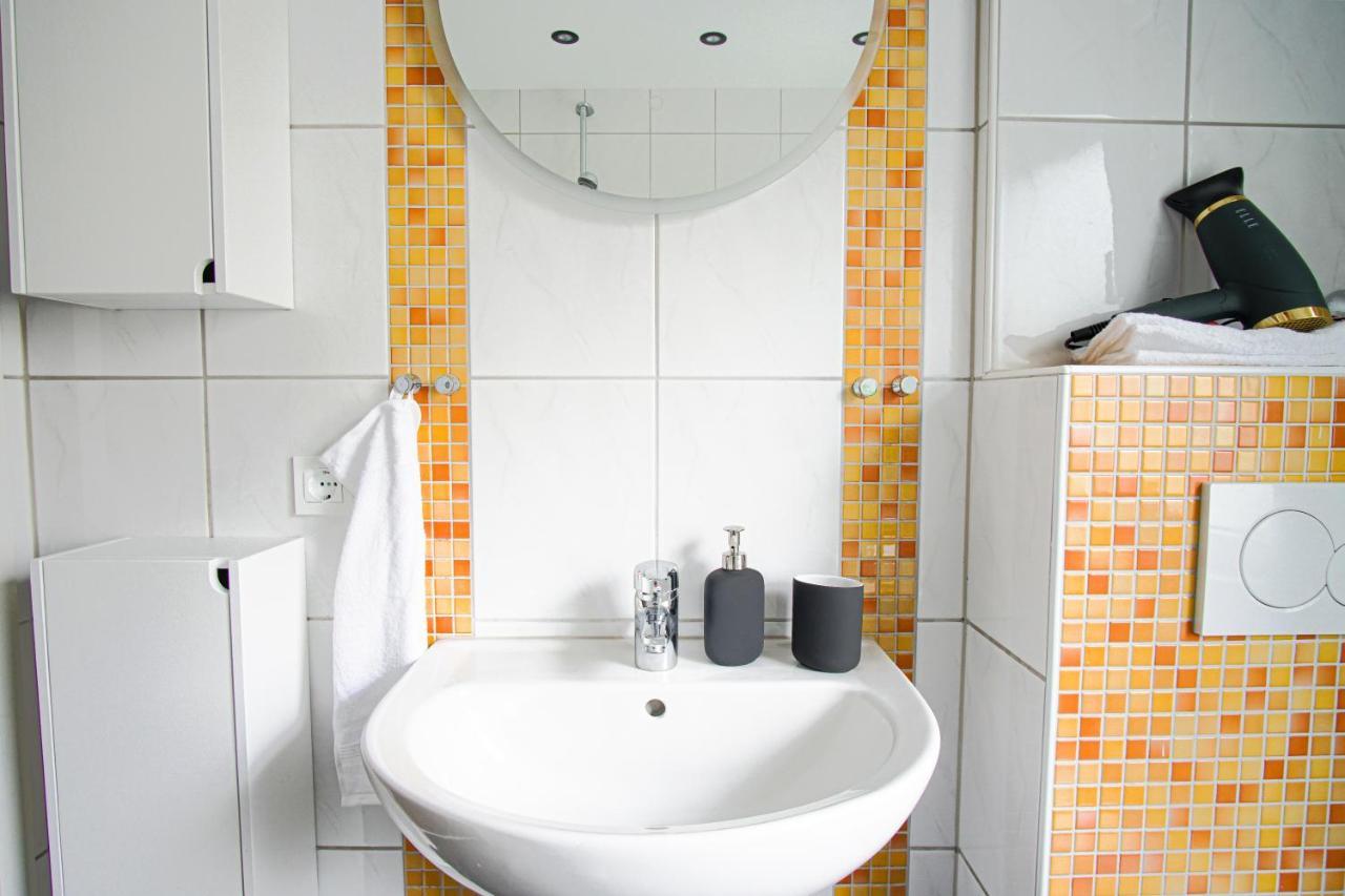 Homefy Bright And Cozy Holiday Apartment - Washer & Dryer - Free Parking Essen Eksteriør billede